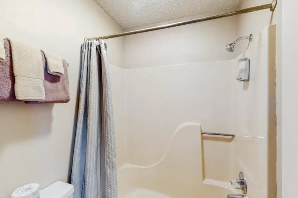Jacuzzi Suite 206 At Tradewinds 尤里卡斯普林斯 外观 照片